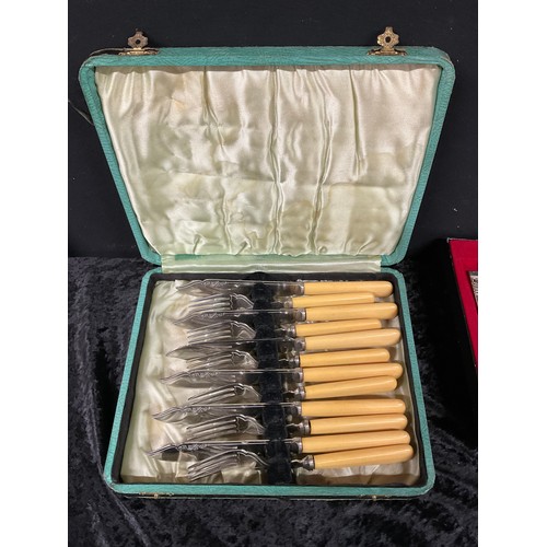 196 - BOX OF CUTLERY TO INCLUDE VINTAGE CASED SETS ETC