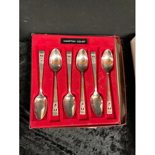 196 - BOX OF CUTLERY TO INCLUDE VINTAGE CASED SETS ETC