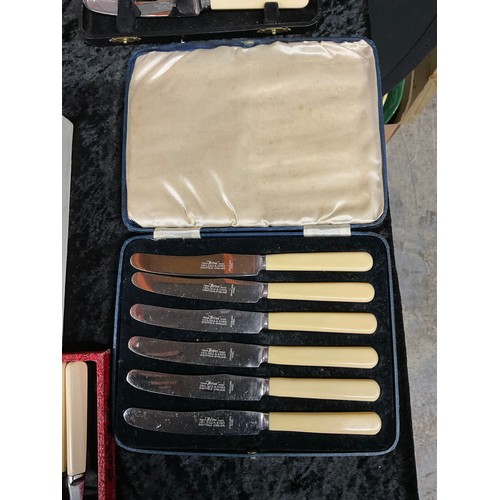 196 - BOX OF CUTLERY TO INCLUDE VINTAGE CASED SETS ETC