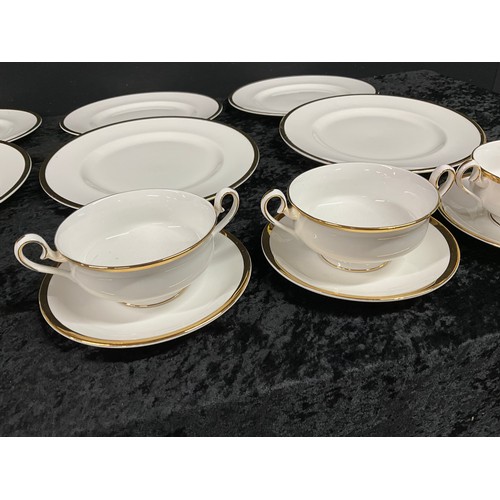 200 - BOX OF CHINA TO INCLUDE ROYAL ALBERT BONE CHINA PART TEA AND DINNER SERVICE,CUPS,SAUCERS,DINNER PLAT... 