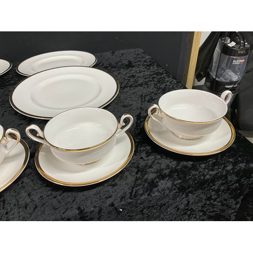 200 - BOX OF CHINA TO INCLUDE ROYAL ALBERT BONE CHINA PART TEA AND DINNER SERVICE,CUPS,SAUCERS,DINNER PLAT... 