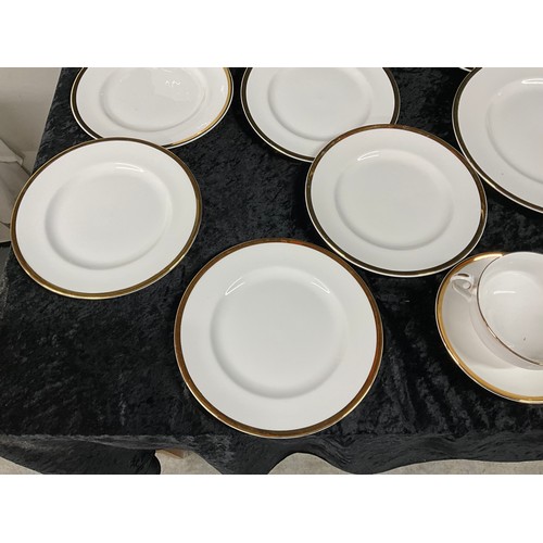 200 - BOX OF CHINA TO INCLUDE ROYAL ALBERT BONE CHINA PART TEA AND DINNER SERVICE,CUPS,SAUCERS,DINNER PLAT... 