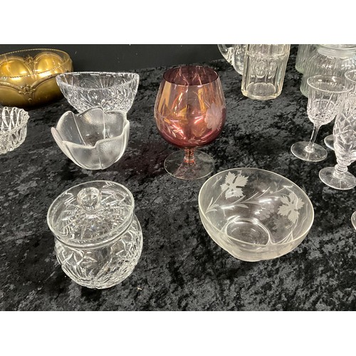 203 - TWO BOXES OF GLASSWARE TO INCLUDE DECANTER,CRYSTAL JUG,FRUIT BOWL,COLOURED GLASS ETC