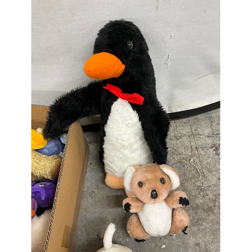 215 - LARGE BOX OF CUDDLY TOYS TO INCLUDE PENGUIN, DOGS ETC