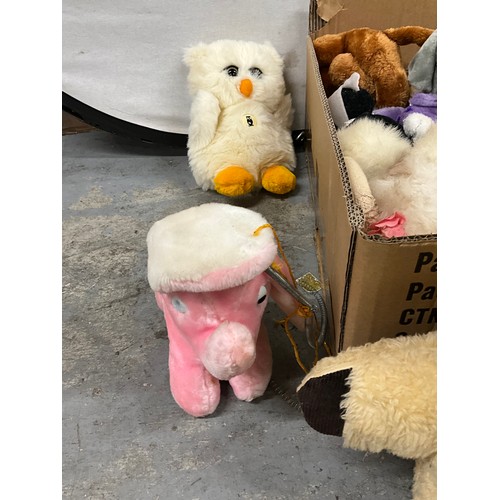 215 - LARGE BOX OF CUDDLY TOYS TO INCLUDE PENGUIN, DOGS ETC