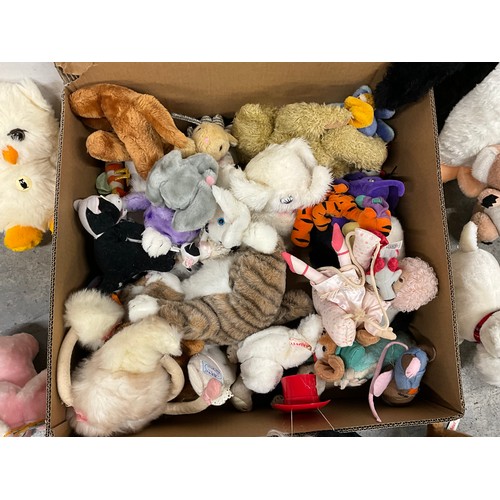 215 - LARGE BOX OF CUDDLY TOYS TO INCLUDE PENGUIN, DOGS ETC