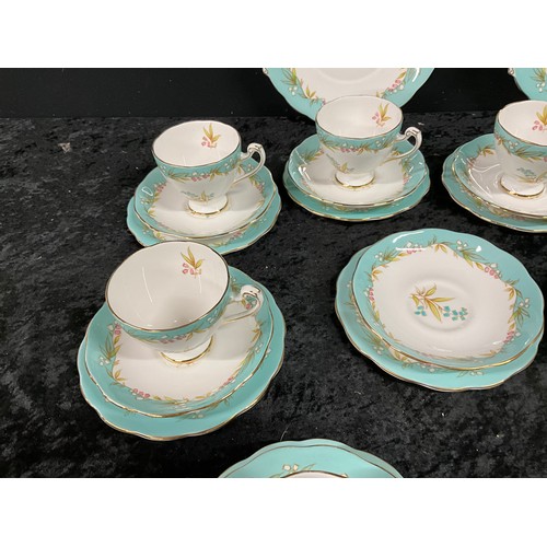 219 - BOX OF CHINA TO INCLUDE HIGHLAND BELL,ROSLYN FINE BONE CHINA PART TEA SET 38 PIECES IN TOTAL