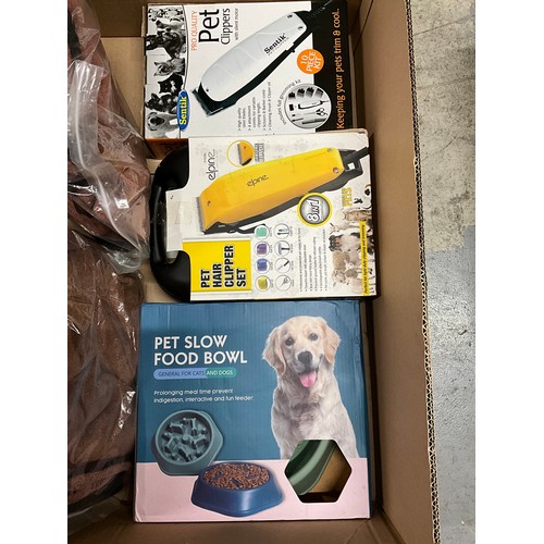 226 - BOX OF PET ACCESSORIES TO INCLUDE NEW DOG BEDS,PET HAIR CLIPPERS,DOG BATH ROBES AND FEEDING BOWL.