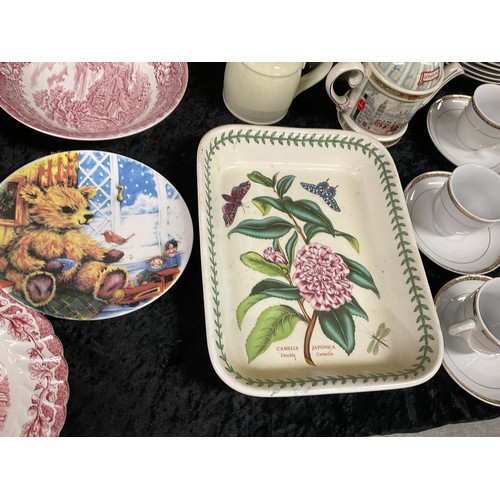 250 - FIVE BOXES OF CHINA AND GLASS TO INCLUDE MUGS, BISCUIT BARRELS ETC