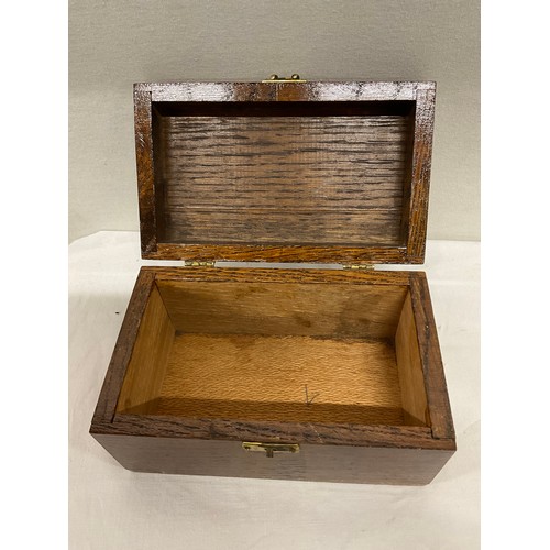 260 - VINTAGE BROWN CASE CONTAINING VARIOUS WOODEN ITEMS INCLUDING BOXES, RULERS ETC