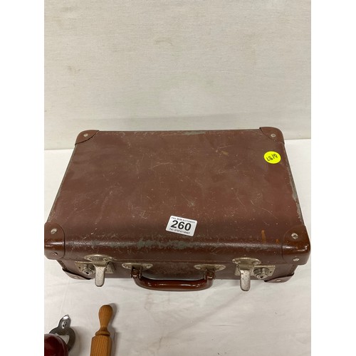 260 - VINTAGE BROWN CASE CONTAINING VARIOUS WOODEN ITEMS INCLUDING BOXES, RULERS ETC