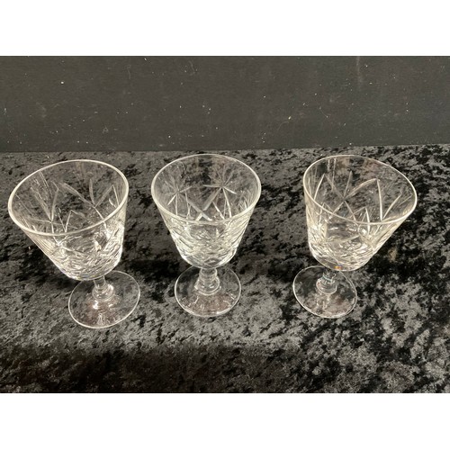 278 - BOX OF ASSORTED GLASSWARE TO INCLUDE WHISKEY TUMBLERS