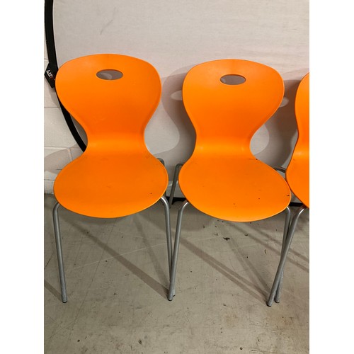 319A - FIVE RETRO PLASTIC ORANGE STACKING CHAIRS