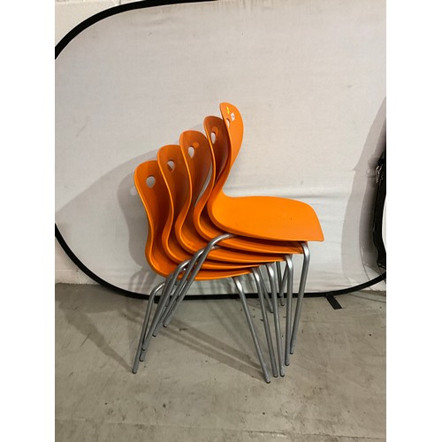 319A - FIVE RETRO PLASTIC ORANGE STACKING CHAIRS