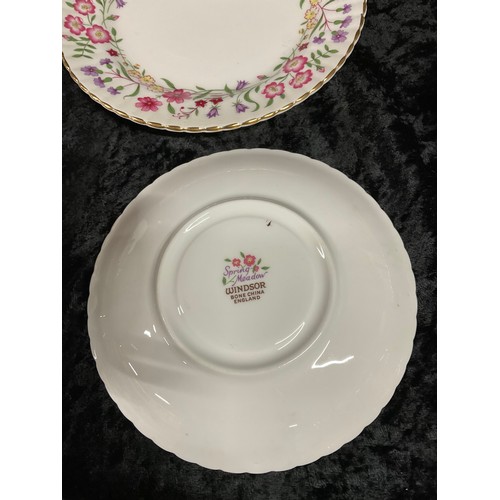 428 - BOX OF CHINA TO INCLUDE ADAMS VEG TUREENS, ROYAL OSBOURNE PART TEA SET, CASED BRASS SCALES WITH WEIG... 