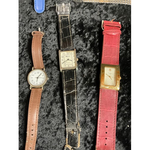 355 - QUANTITY OF VINTAGE LADIES AND GENTS WRIST WATCHES