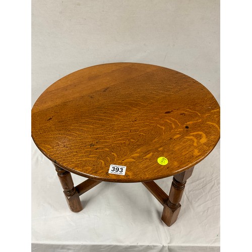 393 - GOLDEN OAK CIRCULAR COFFEE TABLE ON TURNED LEGS W24