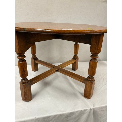 393 - GOLDEN OAK CIRCULAR COFFEE TABLE ON TURNED LEGS W24