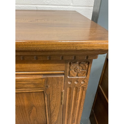 394 - VINTAGE BADGED ERCOL SIDE BOARD FOUR CENTRAL DRAWERS AND CUPBOARD TO EACH END W57