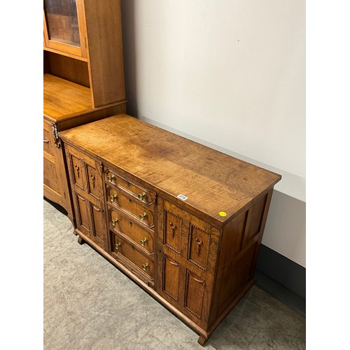 378 - VINTAGE OAK SIDEBOARD WITH FOUR CENTRAL DRAWERS AND CUPBOARDS TO EACH END W42