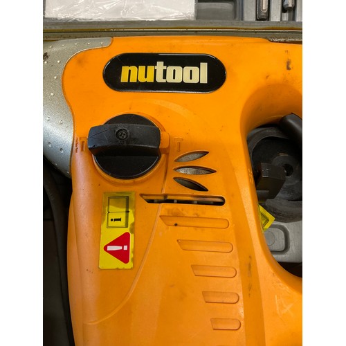 432 - NUTOOL HEAVY DUTY ELECTRIC ROTARY HAMMER DRILL IN CASE