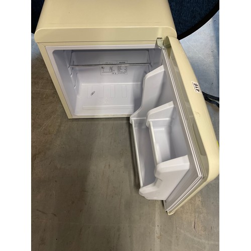 416 - SMALL ELECTRIQ TABLE TOP FRIDGE