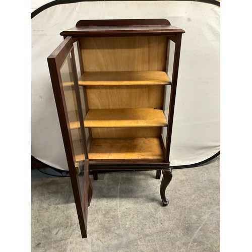 387 - VINTAGE GLAZED MAHOGANY DISPLAY CABINET W24