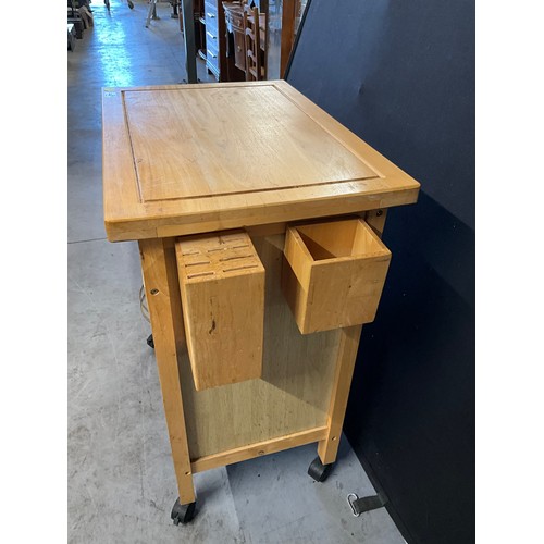 447 - MODERN BEECH WORK STATION WITH SINGLE DRAWER OVER TWO DOORS COMES COMPLETE WITH KNIFE SET H35