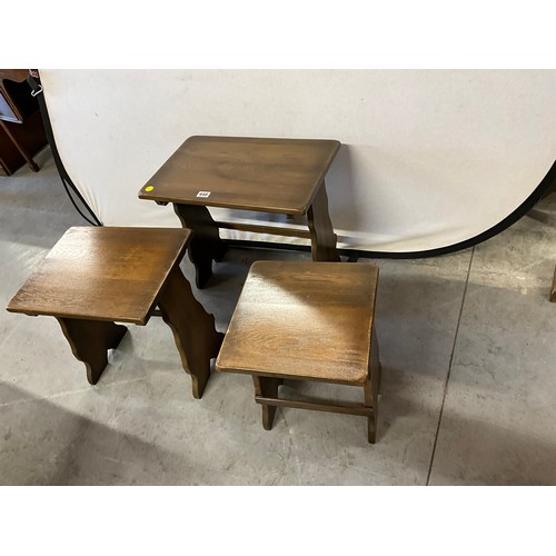 448 - VINTAGE SOLID DARK OAK NEST OF THREE TABLES H19