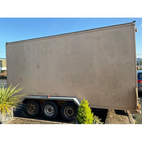 496 - BATESON TRI AXLE BOX TRAILER , TRAILER BOARD NOT INCLUDED,OUTSIDE W73” L179” H92” INSIDE W70” L169” ... 