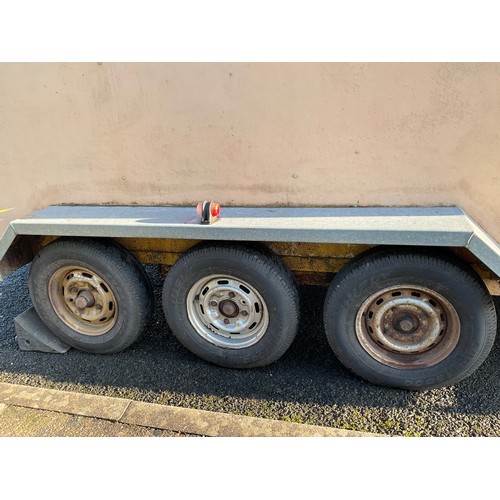 496 - BATESON TRI AXLE BOX TRAILER , TRAILER BOARD NOT INCLUDED,OUTSIDE W73” L179” H92” INSIDE W70” L169” ... 