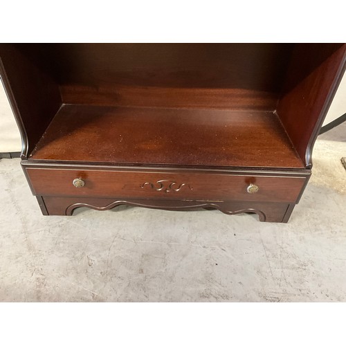 478 - MODERN MAHOGANY WATERFALL BOOK CASE WITH DRAWER TO BASE LABELLED ROSSMORE FURNITURE H46