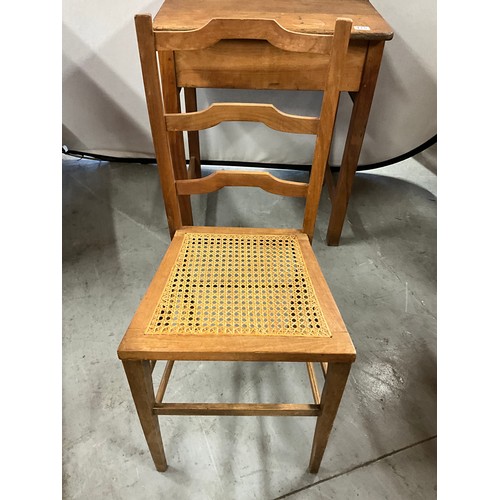 475 - VINTAGE CHILDS SCHOOL DESK WITH LIFT UP LID AND A ASSOCIATED CHAIR H29