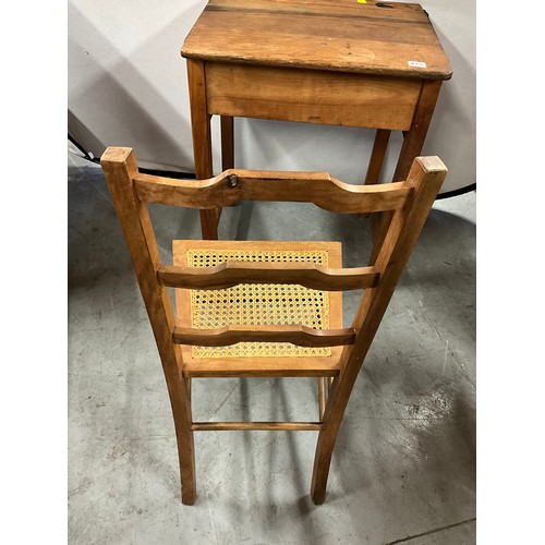 475 - VINTAGE CHILDS SCHOOL DESK WITH LIFT UP LID AND A ASSOCIATED CHAIR H29