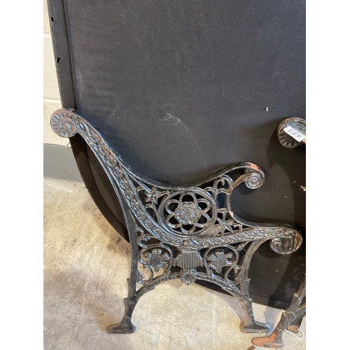 423 - CAST IRON ENDED GARDEN BENCH NEEDS ASSMEBLY