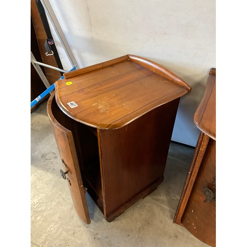 467 - PAIR OF VINTAGE WALNUT VENEERED BED SIDE CABINETS H27