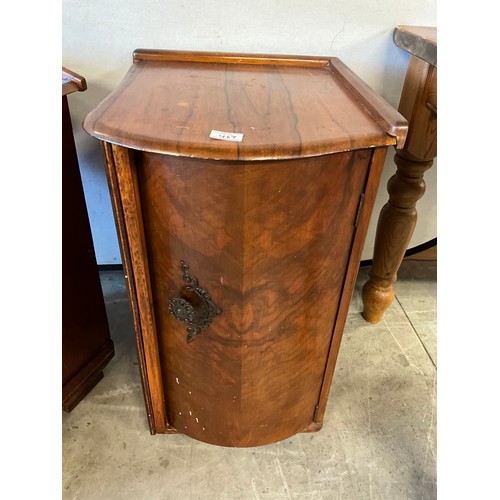 467 - PAIR OF VINTAGE WALNUT VENEERED BED SIDE CABINETS H27