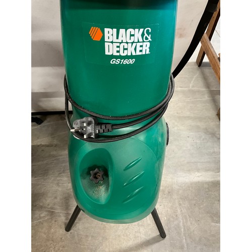 452 - BLACK AND DECKER GS1600 GARDEN SHREDDER COMPLETE WITH INSTRUCTIONS