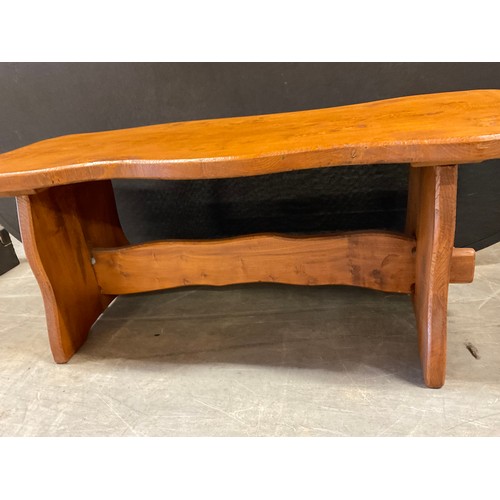 438 - HANDMADE SOLID OAK COFFEE TABLE OF REFRECTORY STYLE STRUCTURE H19