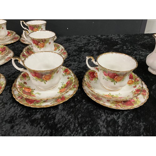 468 - ROYAL ALBERT OLD COUNTRY ROSE PATTERNED TEA SERVICE 49 PIECES