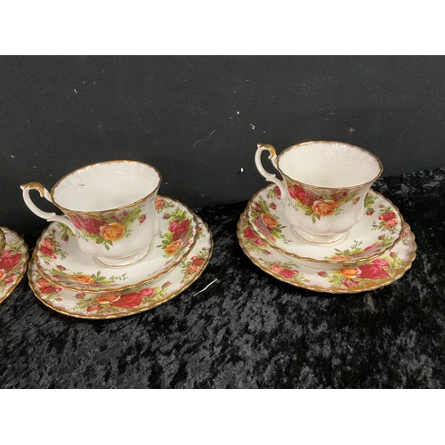 468 - ROYAL ALBERT OLD COUNTRY ROSE PATTERNED TEA SERVICE 49 PIECES