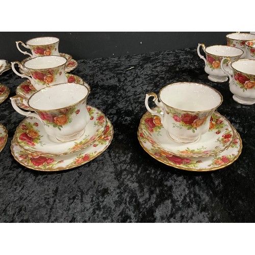 468 - ROYAL ALBERT OLD COUNTRY ROSE PATTERNED TEA SERVICE 49 PIECES