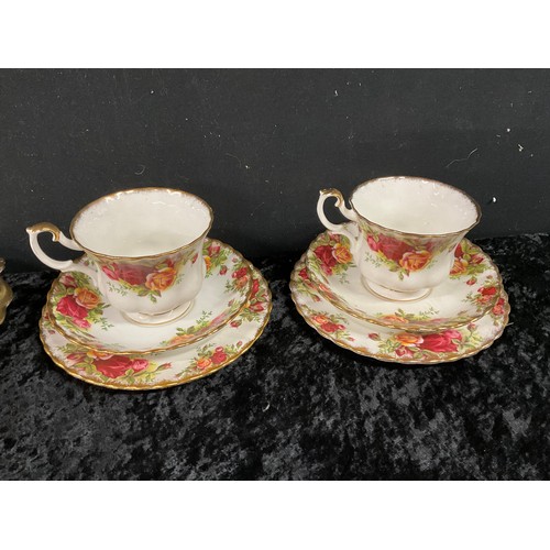 468 - ROYAL ALBERT OLD COUNTRY ROSE PATTERNED TEA SERVICE 49 PIECES