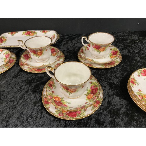 468 - ROYAL ALBERT OLD COUNTRY ROSE PATTERNED TEA SERVICE 49 PIECES