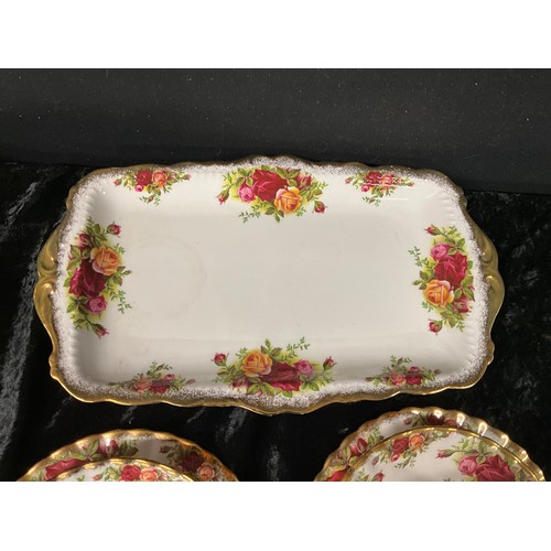 468 - ROYAL ALBERT OLD COUNTRY ROSE PATTERNED TEA SERVICE 49 PIECES