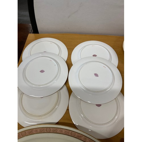 442 - LARGE MINTONS CHINA DINNER SERICE COMPLETE WITH TREENS 30 PIECES