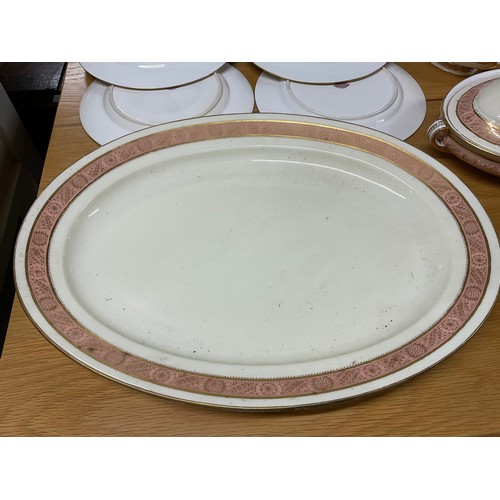 442 - LARGE MINTONS CHINA DINNER SERICE COMPLETE WITH TREENS 30 PIECES