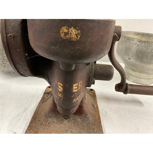 455 - VINTAGE TABLE TOP HAND MINCING MACHINE