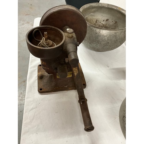 455 - VINTAGE TABLE TOP HAND MINCING MACHINE