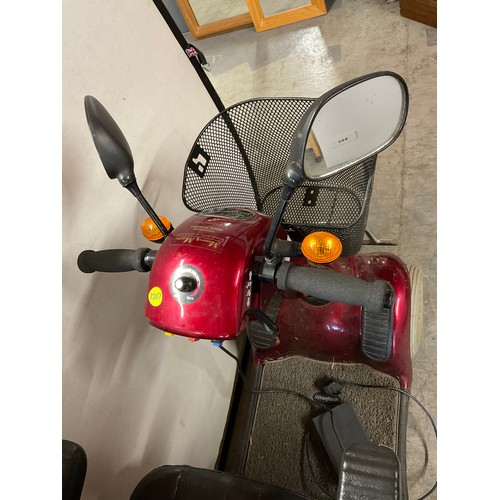 479 - MONARCH XL6 SPECIAL EDITION MOBILITY SCOOTER COMPLETE WITH CHARGER (SOLD FOR SPARES AND REPAIRS)